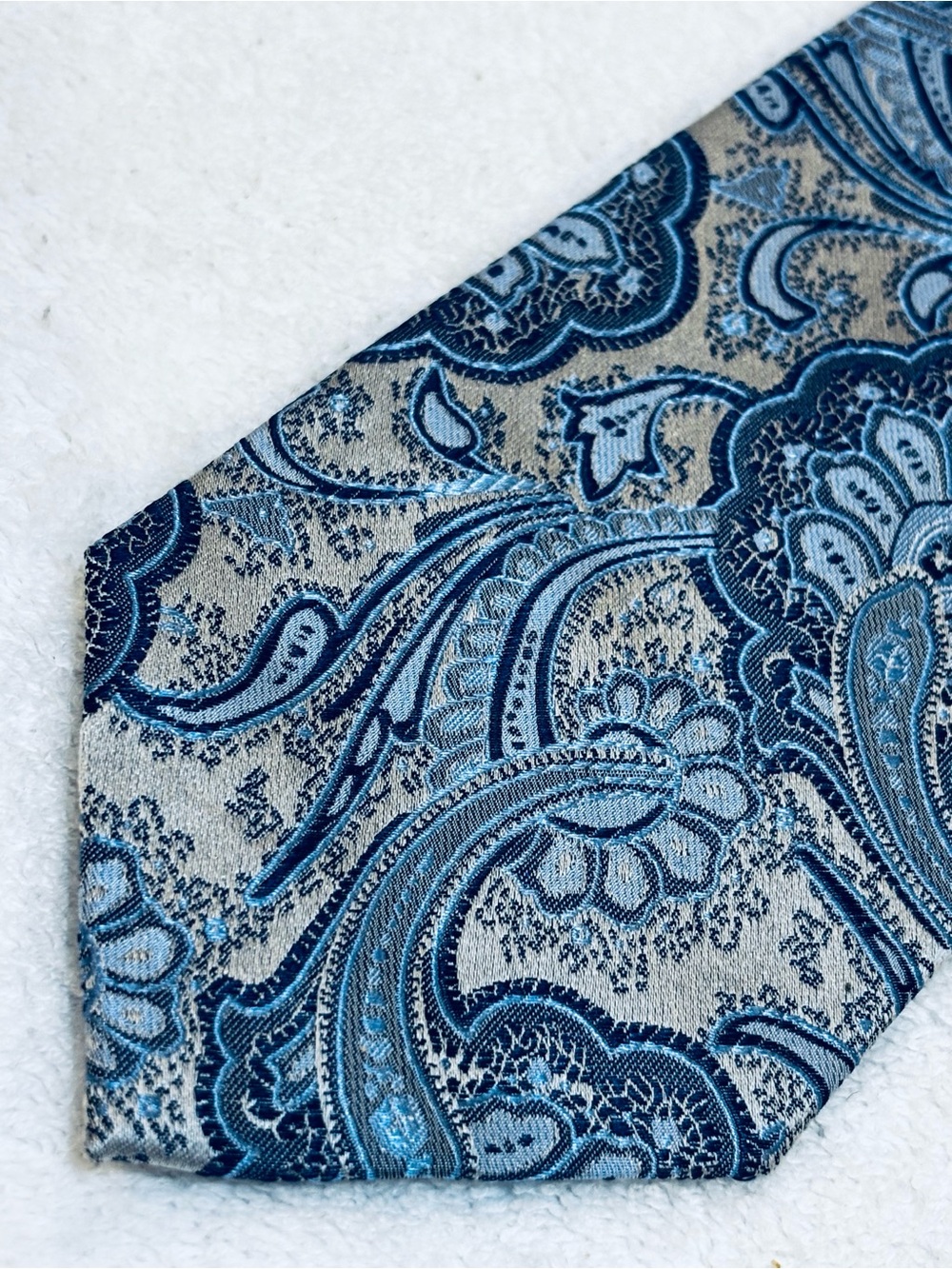 Brand New High Quality Designer Tie By Paul Malone